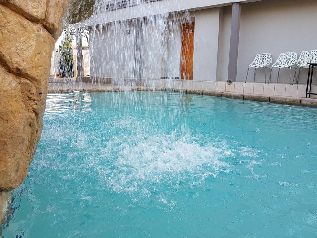 Batho Pele Lodge Габороне Екстер'єр фото